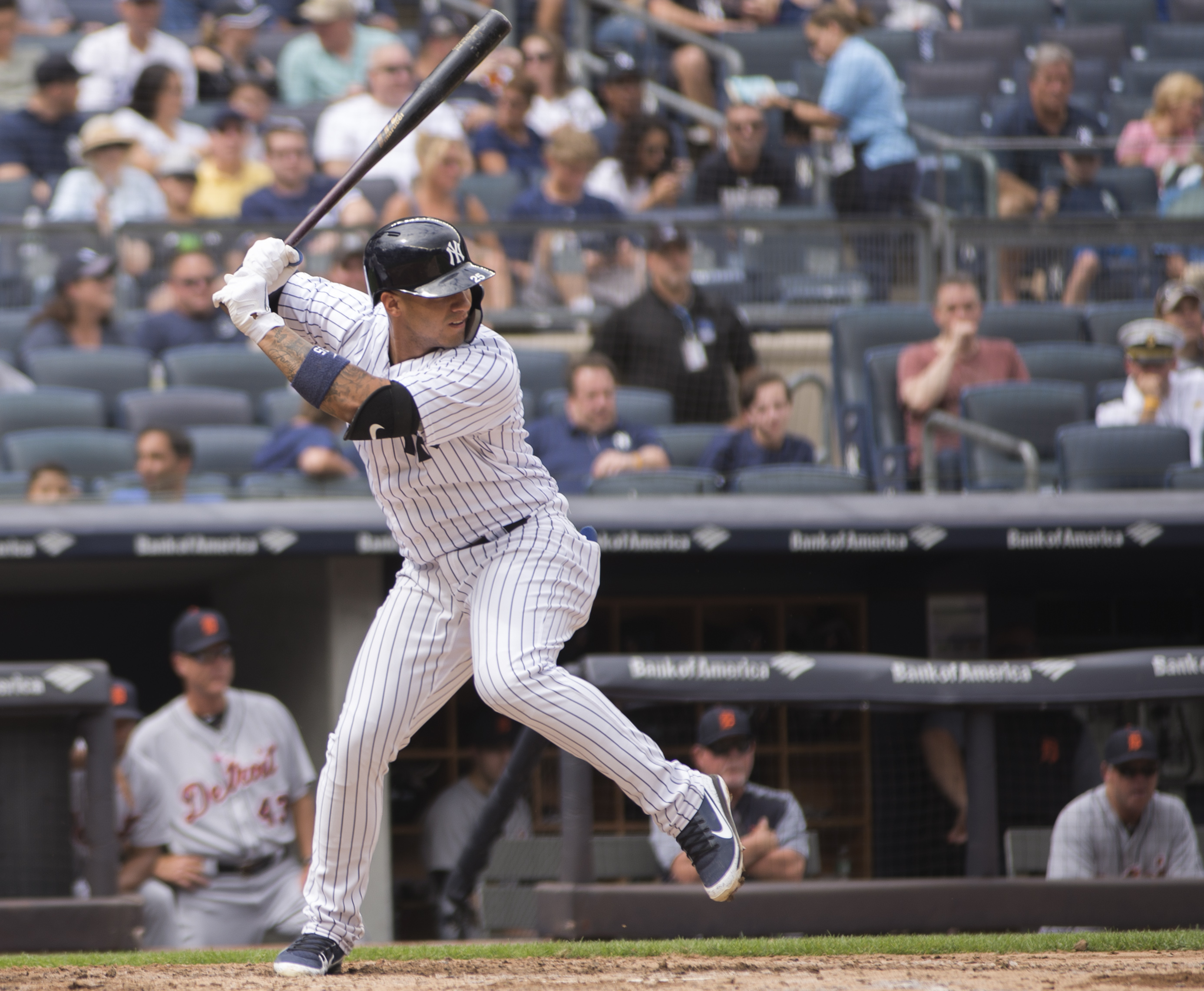 What Pros Wear: Gleyber Torres' Evoshield Double Strap Elbow Guard